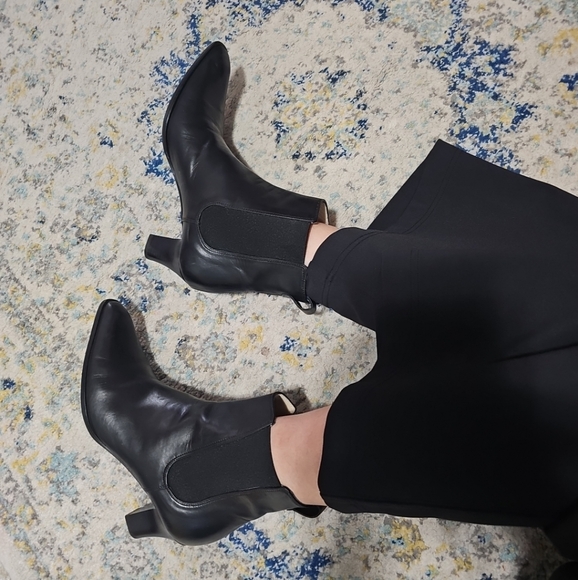 Michael Kors Leather  Mid Heel Ankle Boots Size 8M - Picture 1 of 10